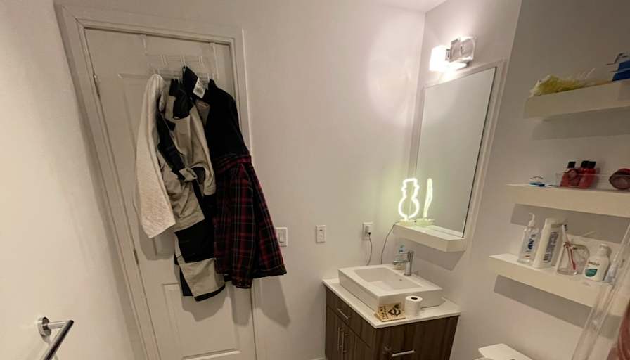 Mahdi's room