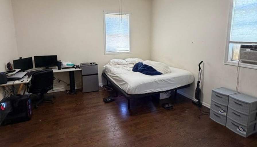 Private and Spacious Room's room