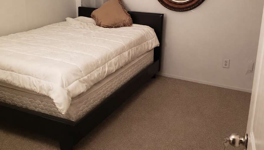 Elie's room