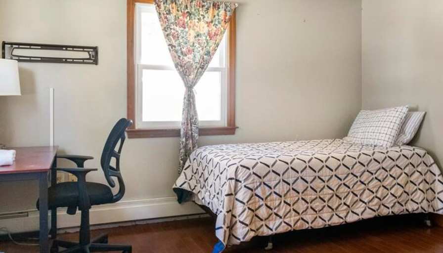 Tee Lee's room