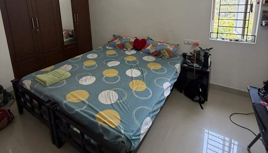 Emmanuel Thomas's room