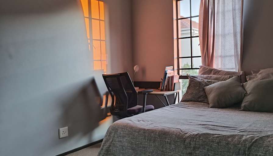 Lindo's room