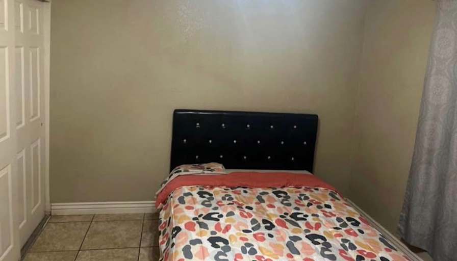 Zegdhi Bustos's room