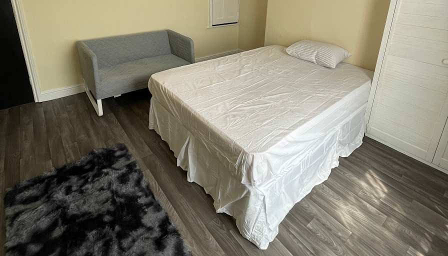 SavvaLET's room