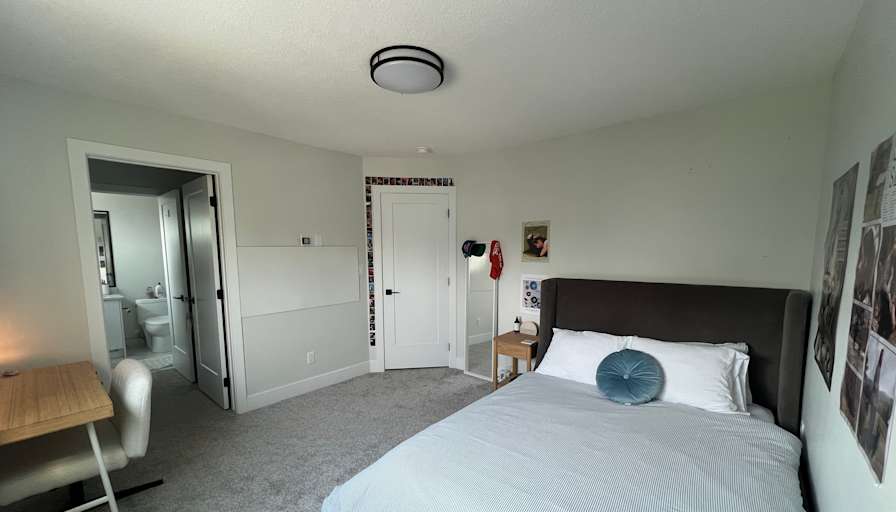 Kamryn Collins's room