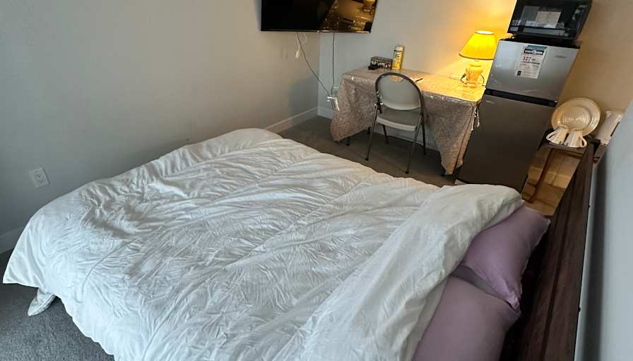 Carlos's room
