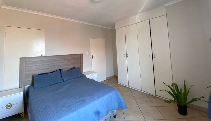 Ndamu thaba's room
