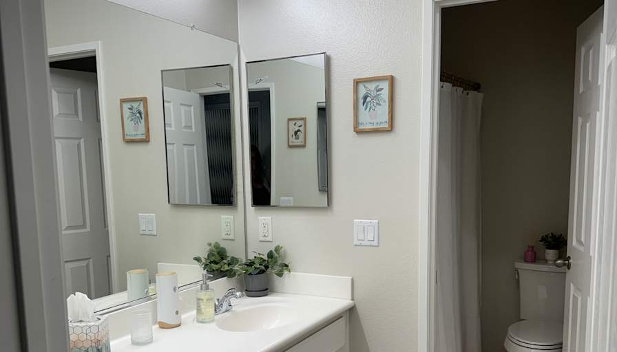 Julie Roberts's room