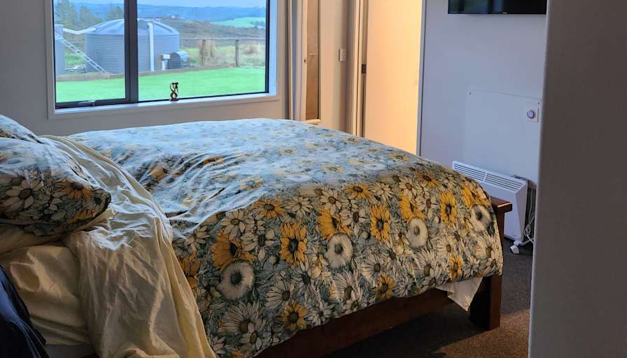 SARENA JOHNSON's room
