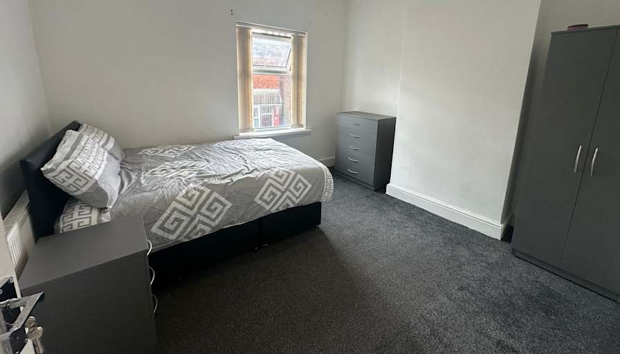Black Country Homes's room