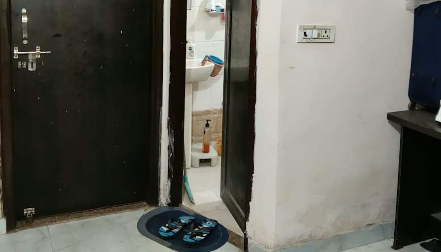 Saloni's room