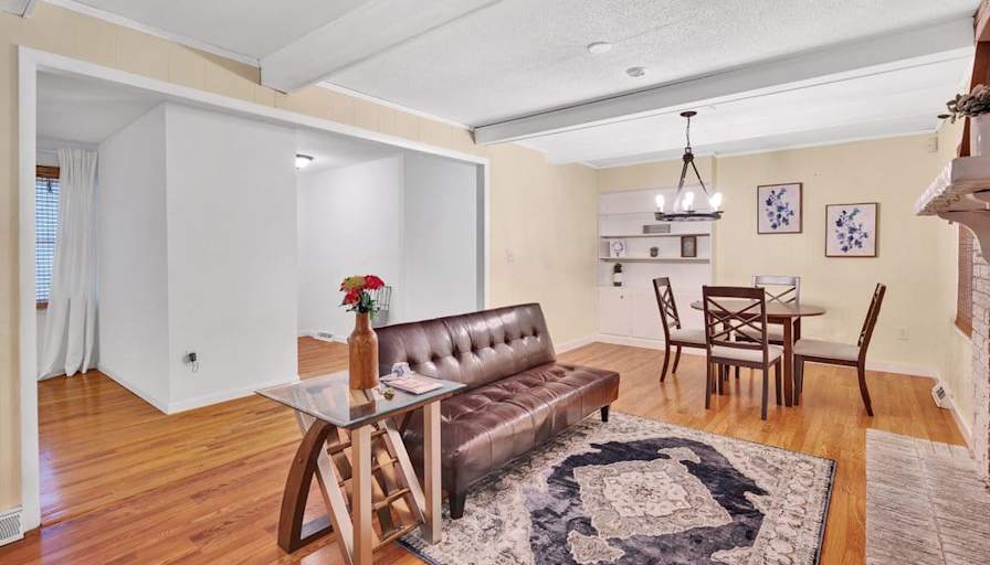 lifedoorrentals's room