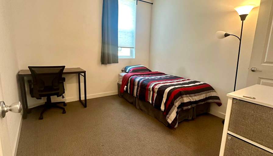Golden Gate Rentals's room