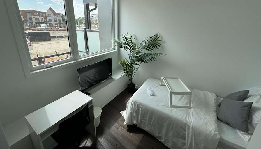 Housingfouryou's room