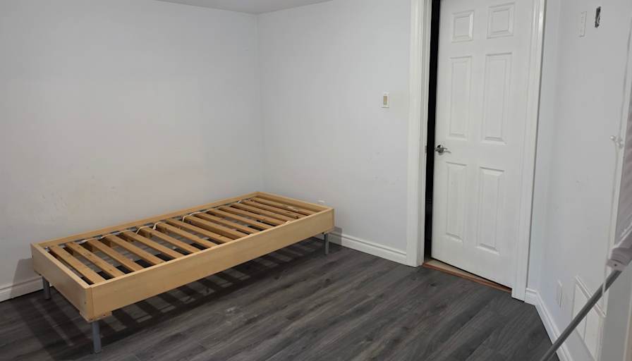Allen Ghamari's room