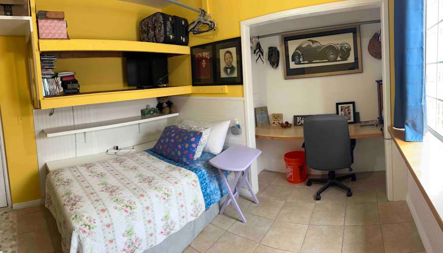 Juan's room