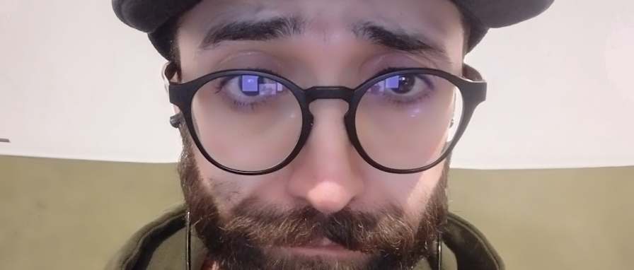 Mo