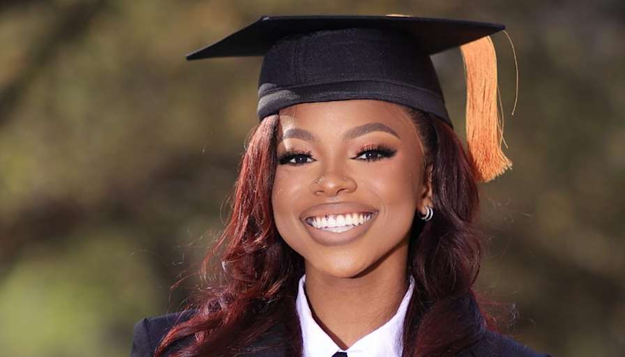 Akhona