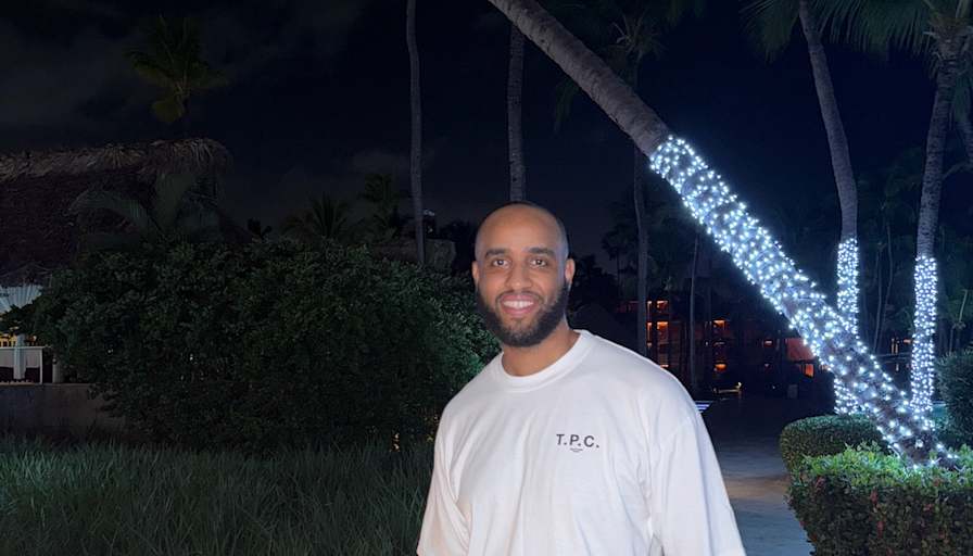 Mo