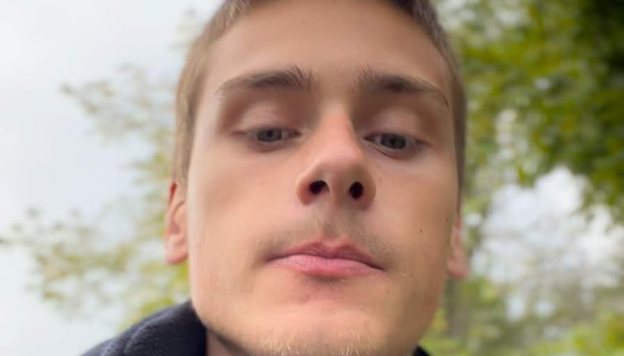 André