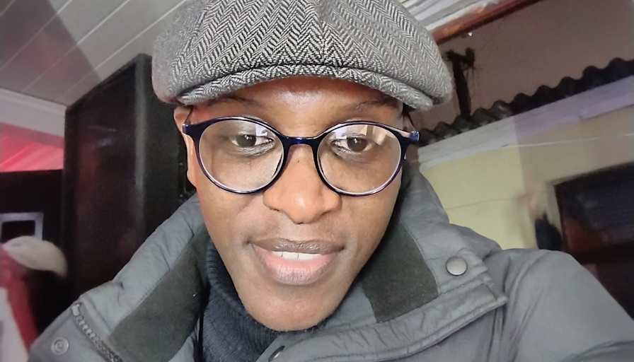 Akhona Feni