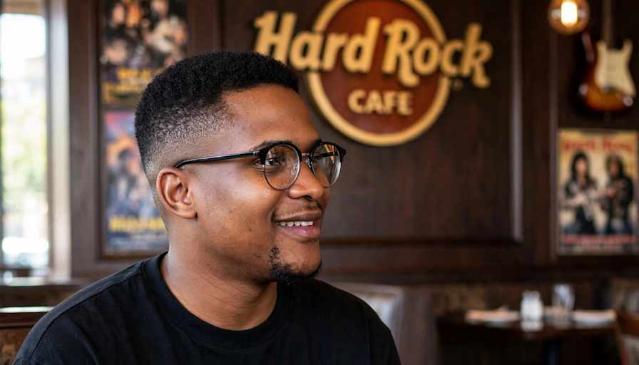 Khuselo Hlahleni