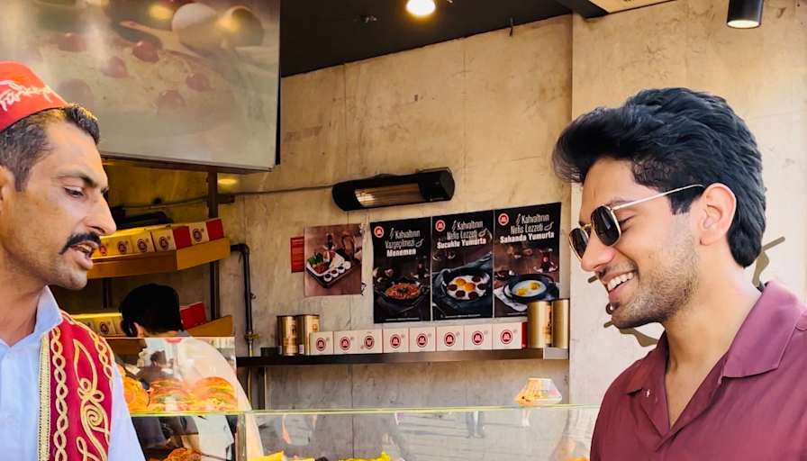 Akshay Tom