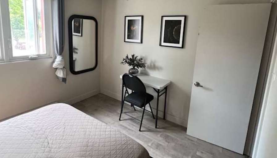 Furnished room in a condo — photo 3