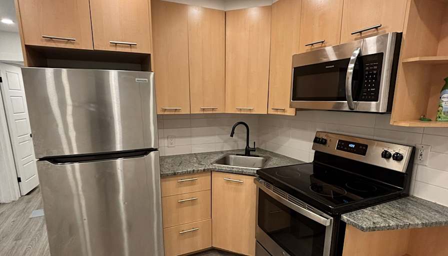 30e Avenue — photo 1