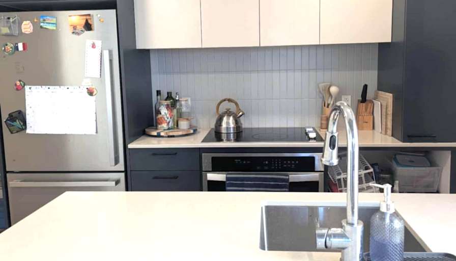 Furnished room in a condo — photo 1