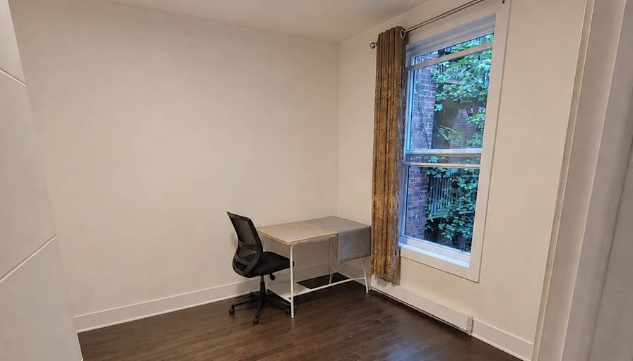 Furnished room in a townhouse — photo 1