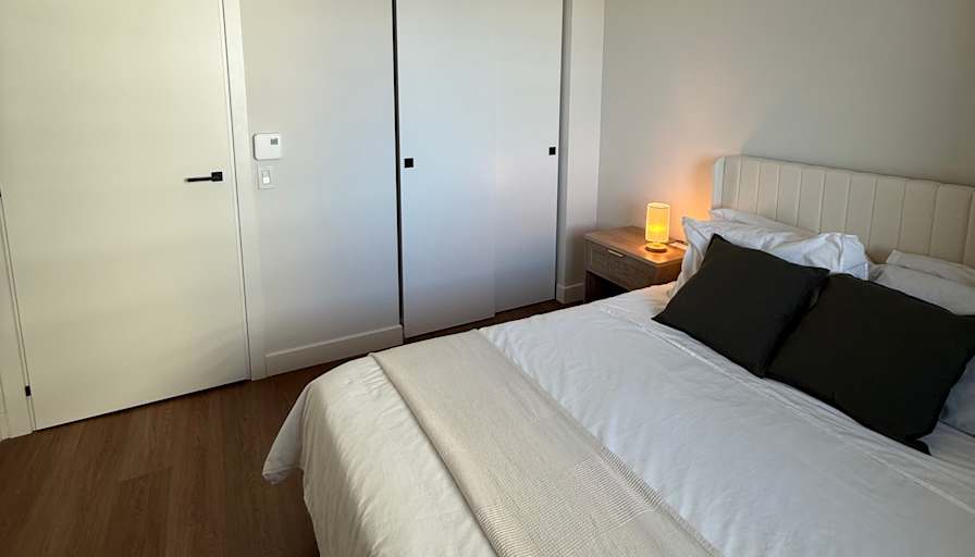 Furnished room with own bathroom in a condo — photo 1
