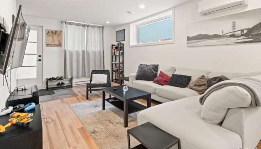 Shared furnished room in an apartment — photo 1