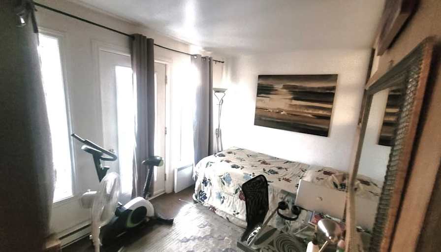 Furnished room in a condo — photo 1