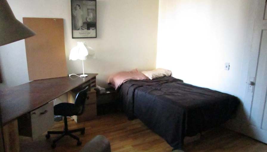 Furnished room in an apartment — photo 1