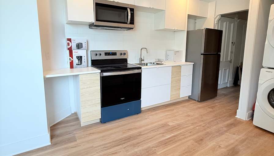 Furnished apartment with 3 bedrooms and 1 bathroom — photo 3