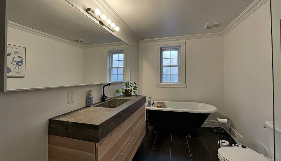 Shared furnished room with own bathroom in an apartment — photo 1