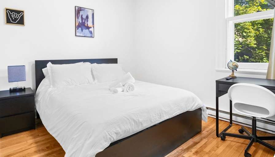 Shared furnished room in an apartment — photo 1