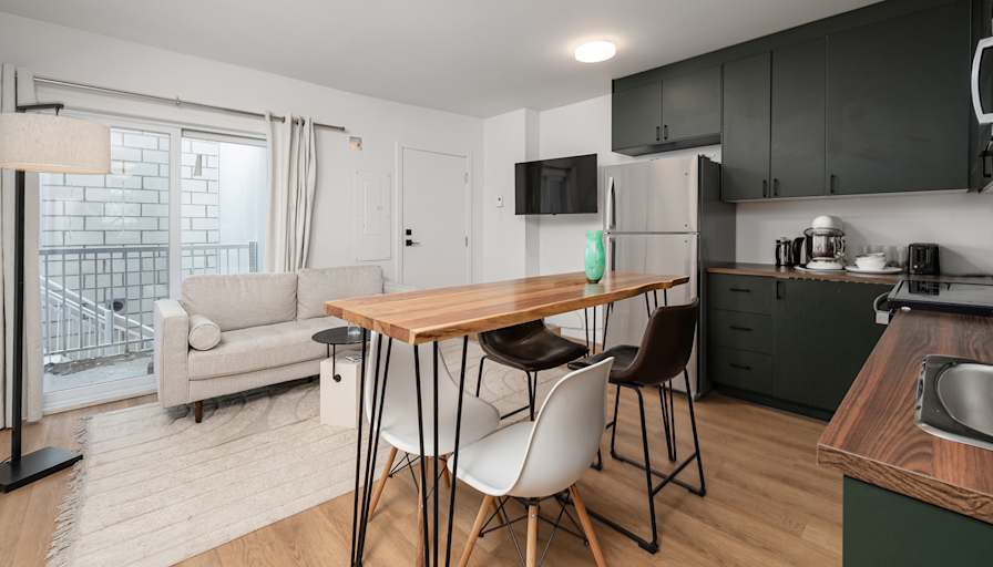 Shared furnished room in an apartment — photo 3