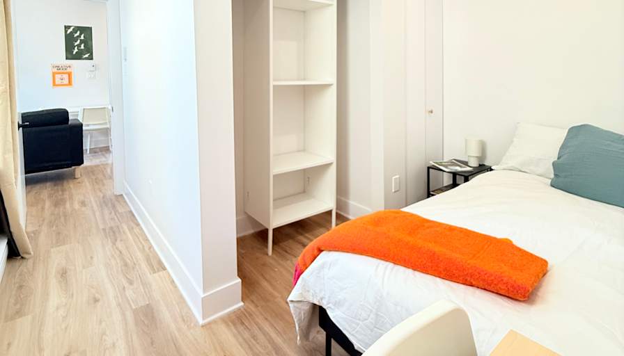 Furnished apartment with 3 bedrooms and 1 bathroom — photo 3