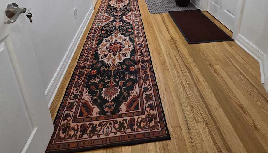 Furnished room in an apartment — photo 1