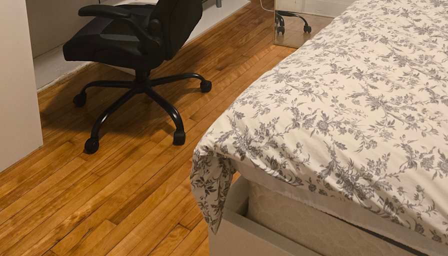 Furnished room in a townhouse — photo 1