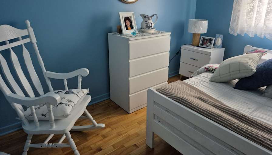 Furnished room in a townhouse — photo 1