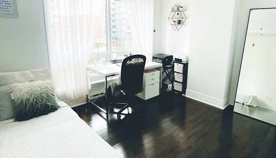 Furnished room with own bathroom in a condo — photo 1