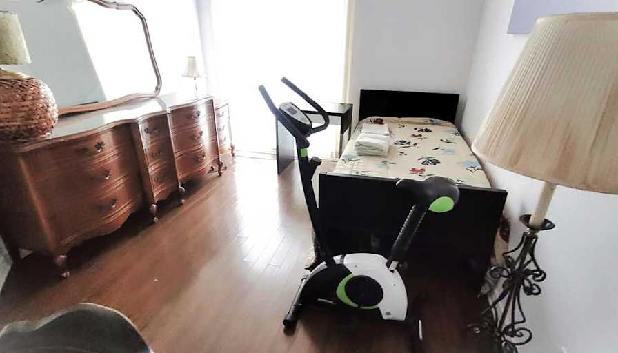 Furnished room in a condo — photo 1