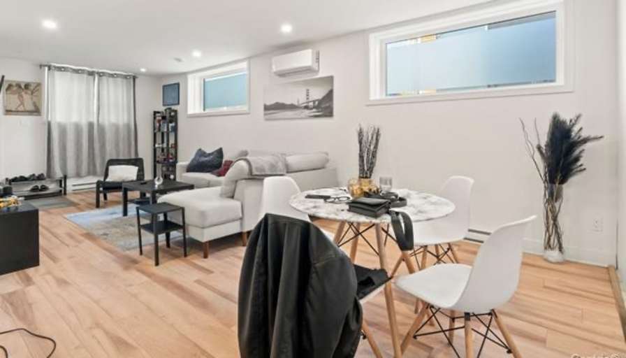 Shared furnished room in an apartment — photo 2