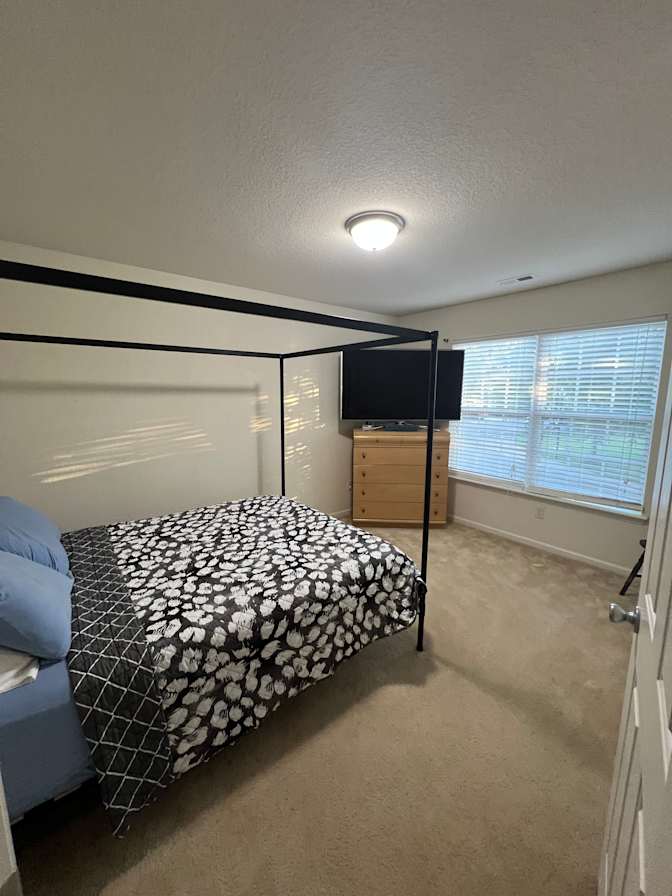 Luis Peralta's room