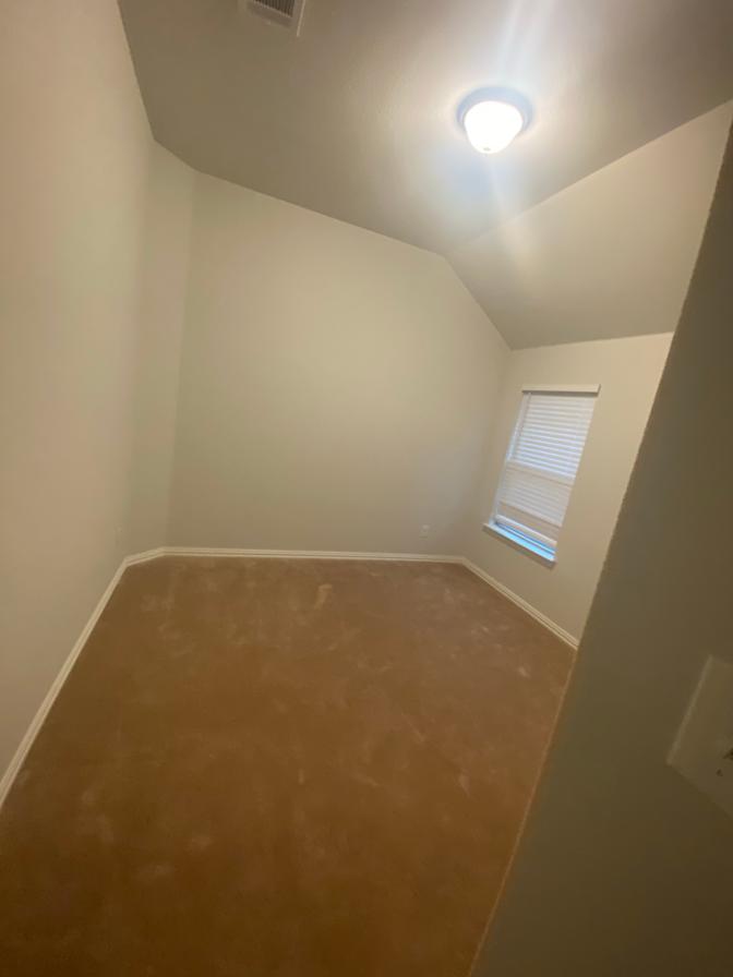 Tunde's room