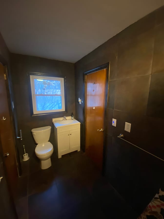 Mostly Private Two Bedroom Mountain Suite Private Bath's room