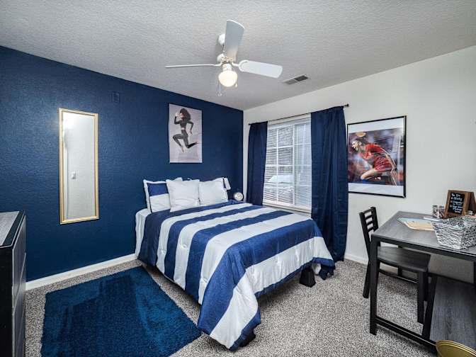 Alcove Rooms's room